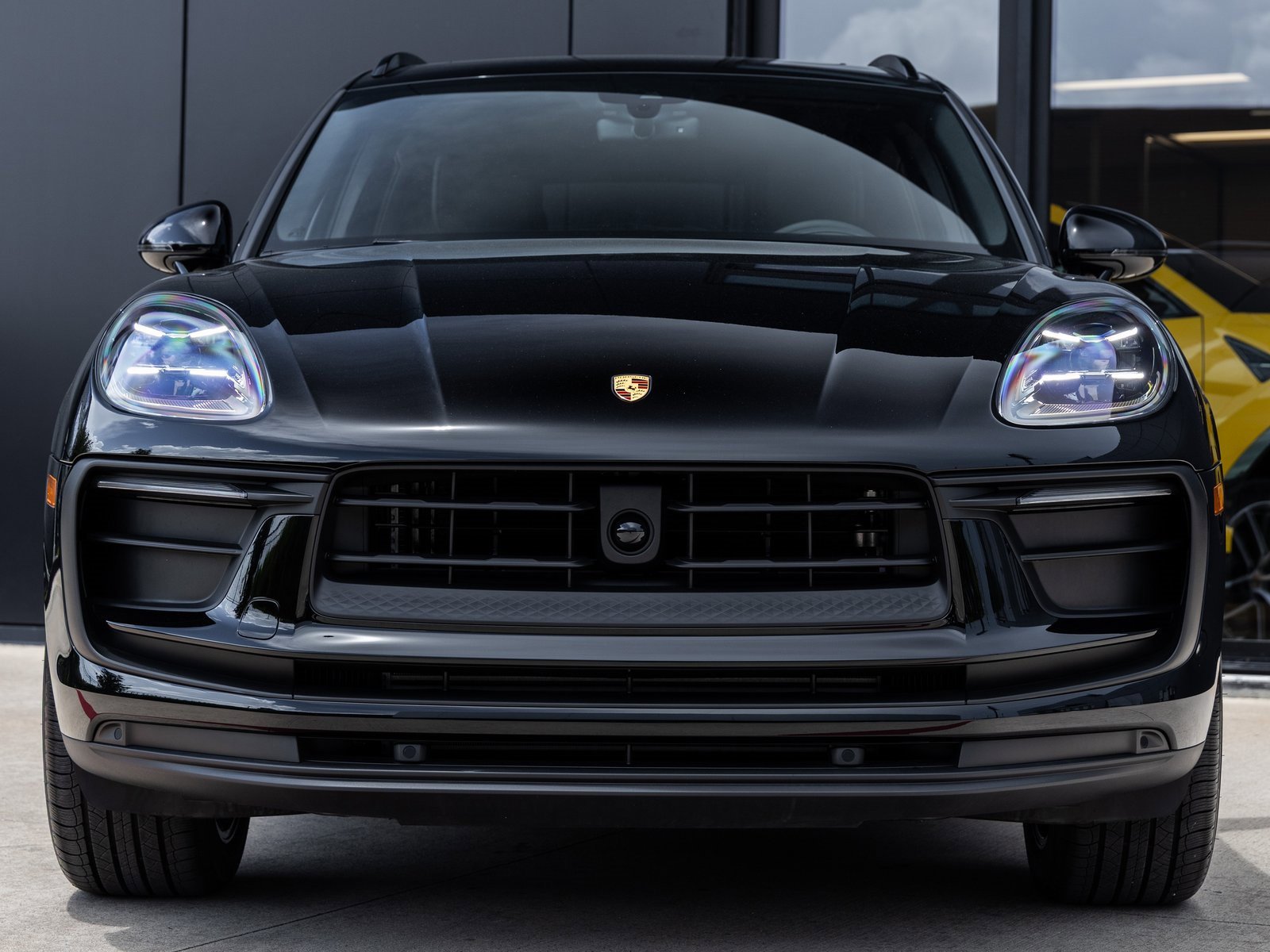 Used 2025 Porsche Macan image 18