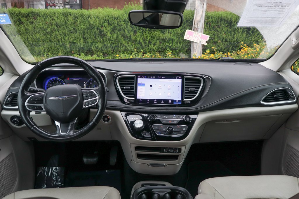 Used 2021 Chrysler Pacifica Touring-L FWD image 26