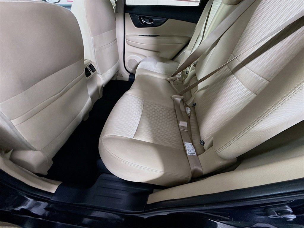 Used 2017 Nissan Rogue SV image 26