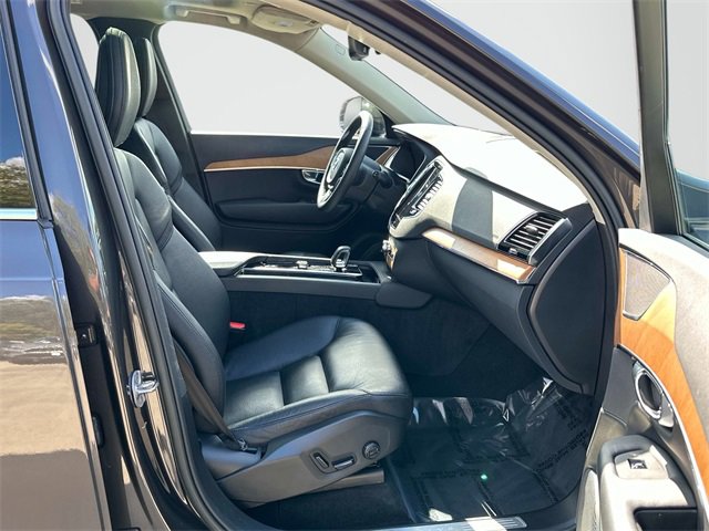 Used 2023 Volvo XC90 B6 Plus image 22