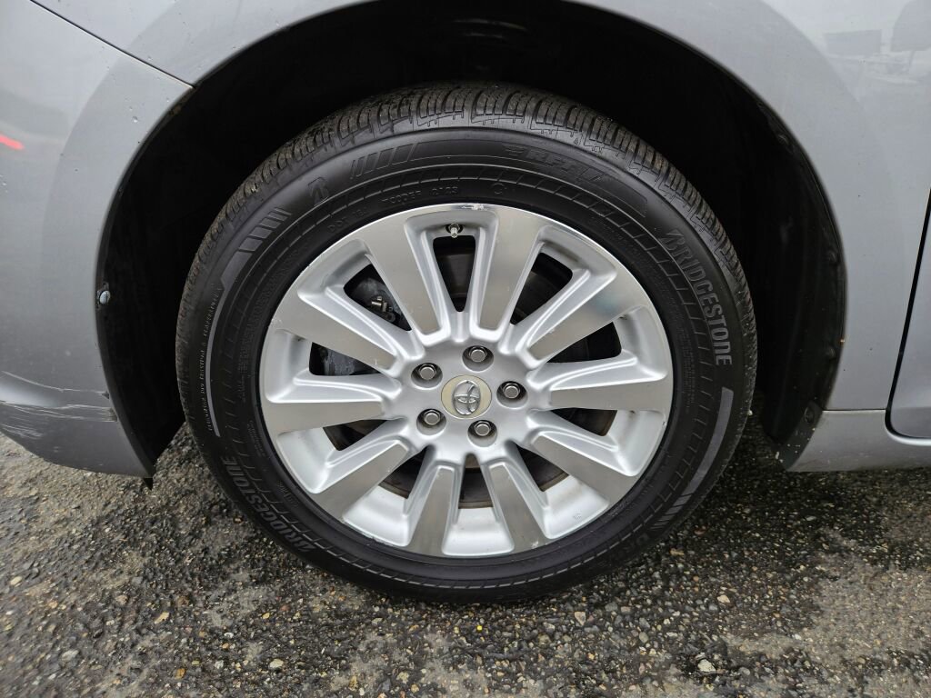 Used 2011 Toyota Sienna XLE AWD/4WD image 5