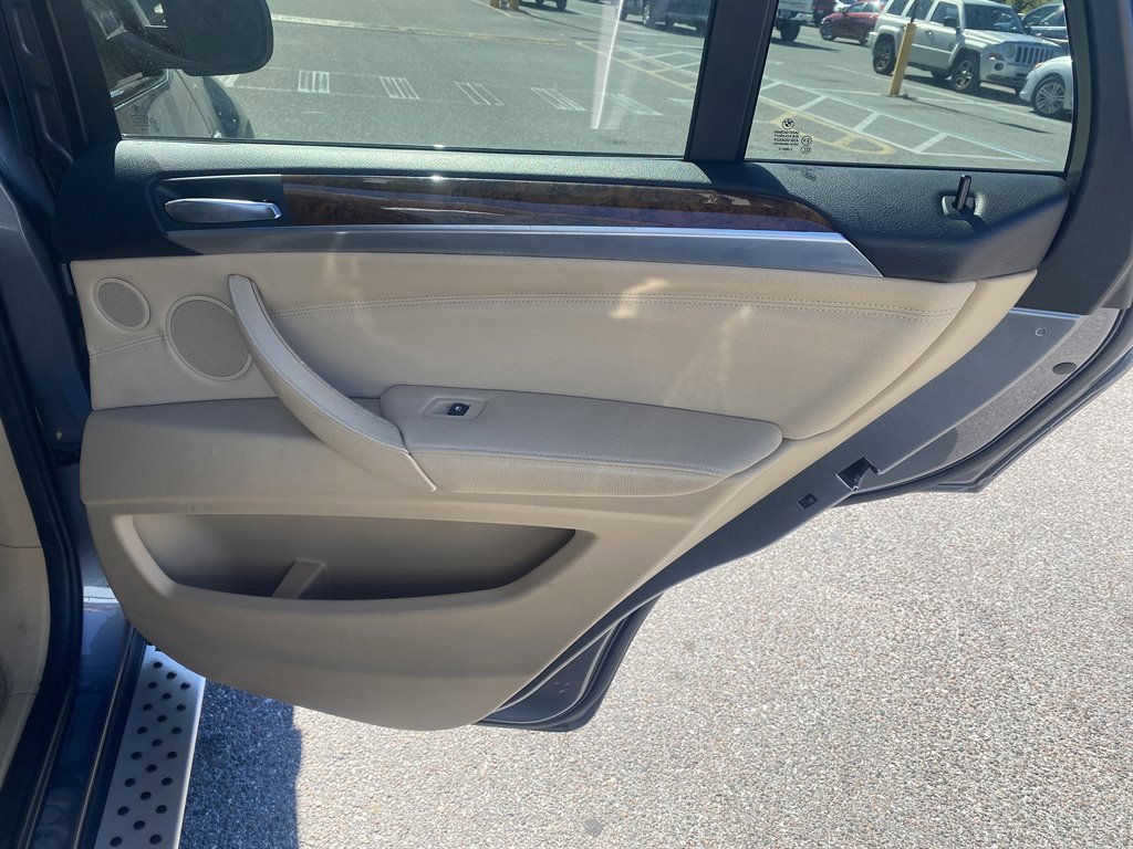 Used 2011 BMW X5 xDrive50i w/ Technology Pkg image 11
