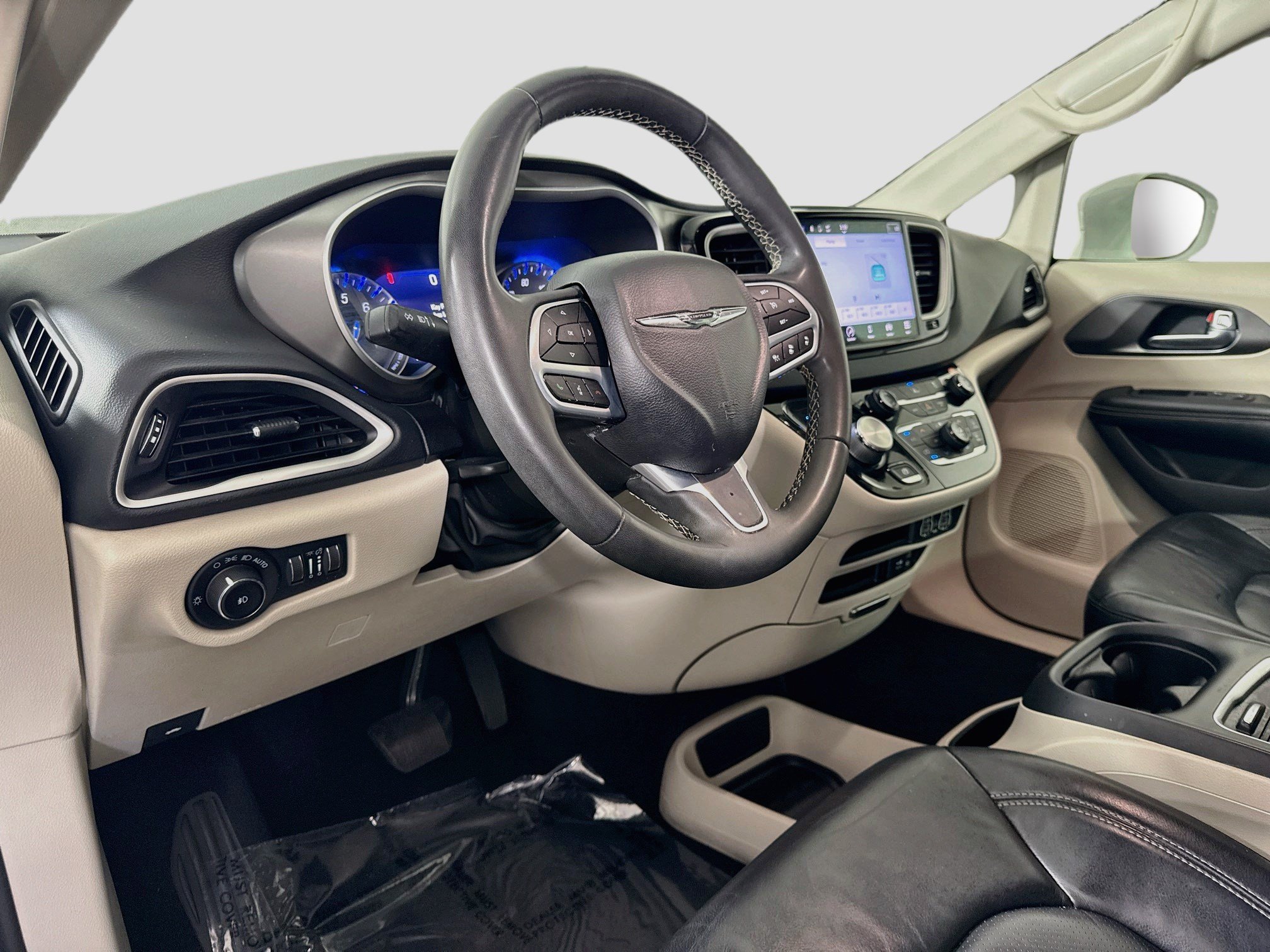 Used 2022 Chrysler Pacifica Touring-L FWD image 23