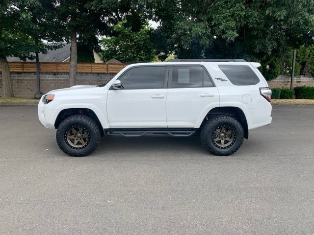 Used 2020 Toyota 4Runner TRD Off-Road Premium AWD/4WD image 2