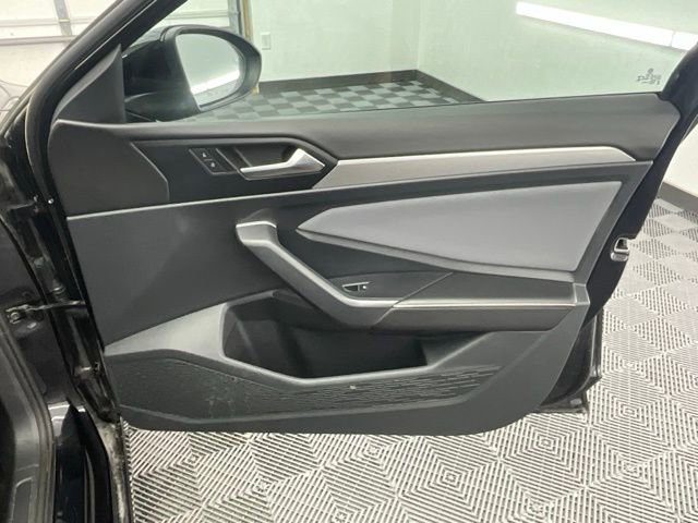 Used 2025 Volkswagen Jetta SE image 16
