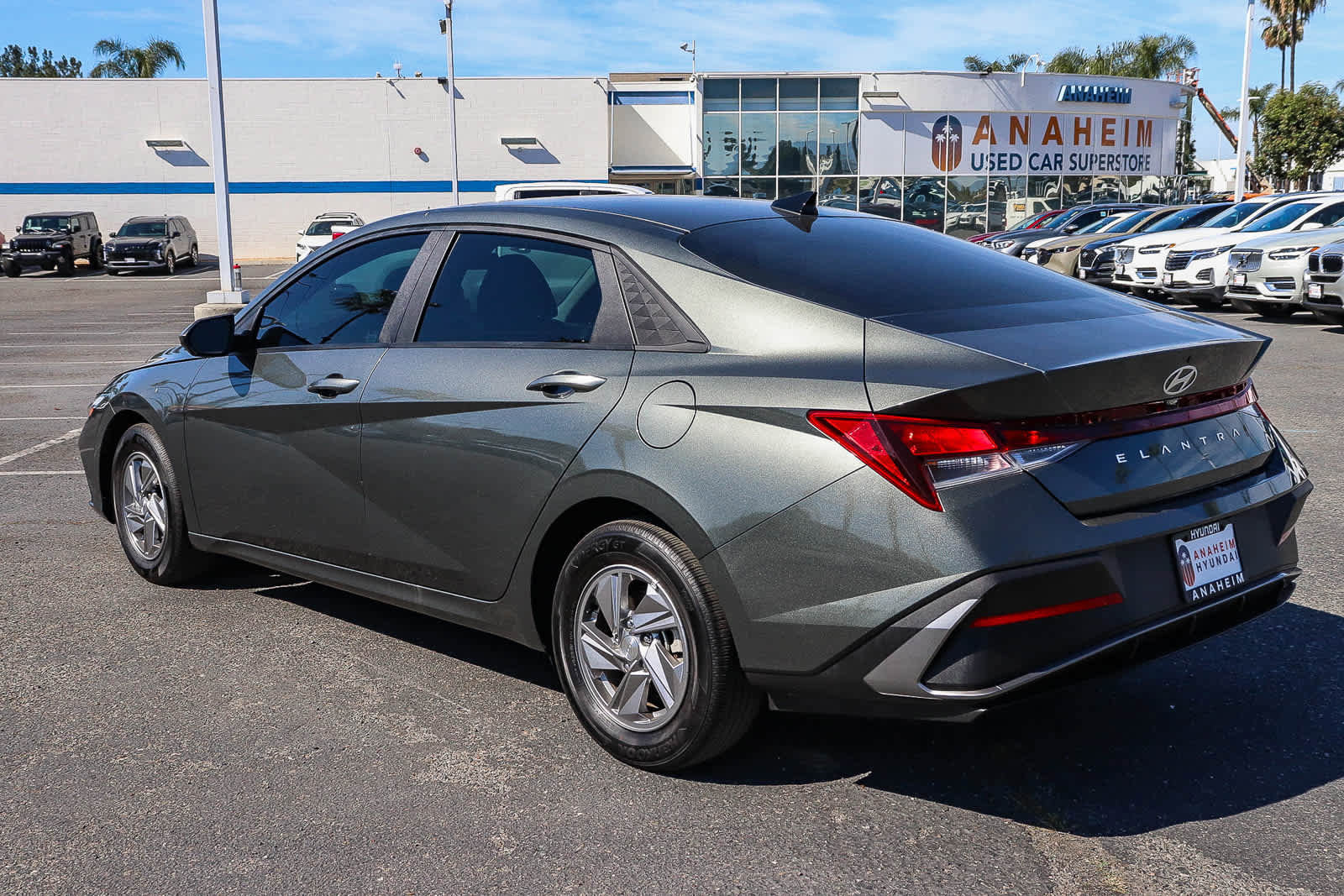 Used 2025 Hyundai Elantra SE image 8