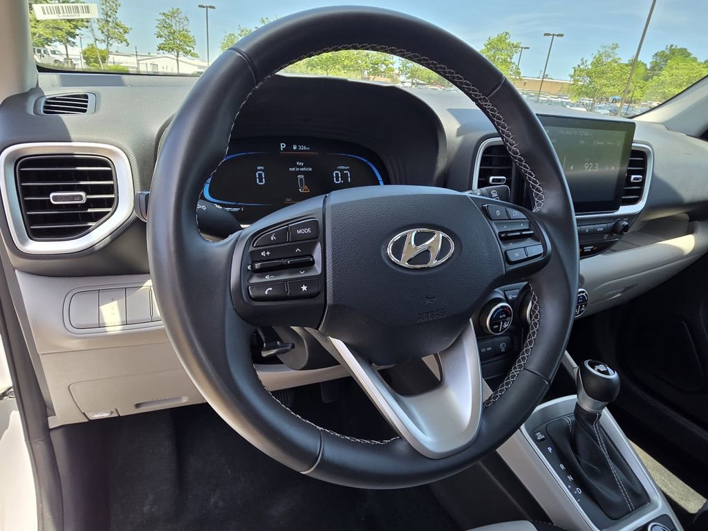 Used 2025 Hyundai Venue SEL FWD image 14