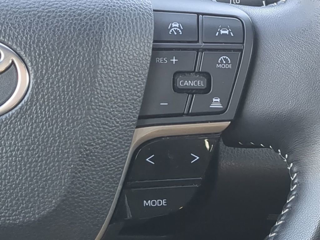 Used 2025 Toyota Camry SE image 22