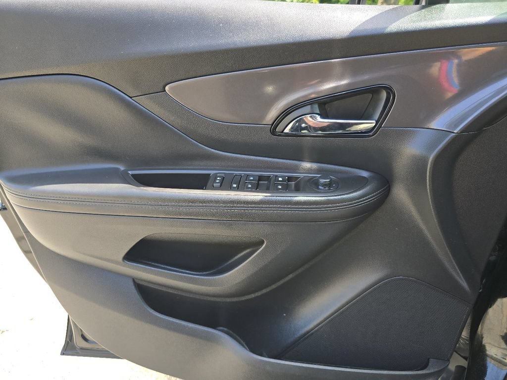 Used 2020 Buick Encore Preferred AWD/4WD image 21