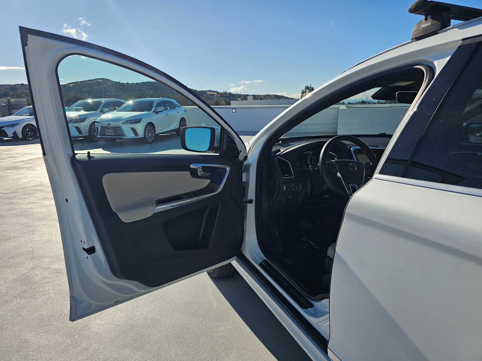 Used 2016 Volvo XC60 T6 Platinum w/ Climate Package image 15