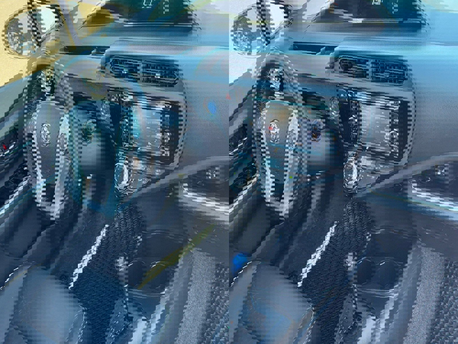 Used 2015 Toyota Prius C image 9