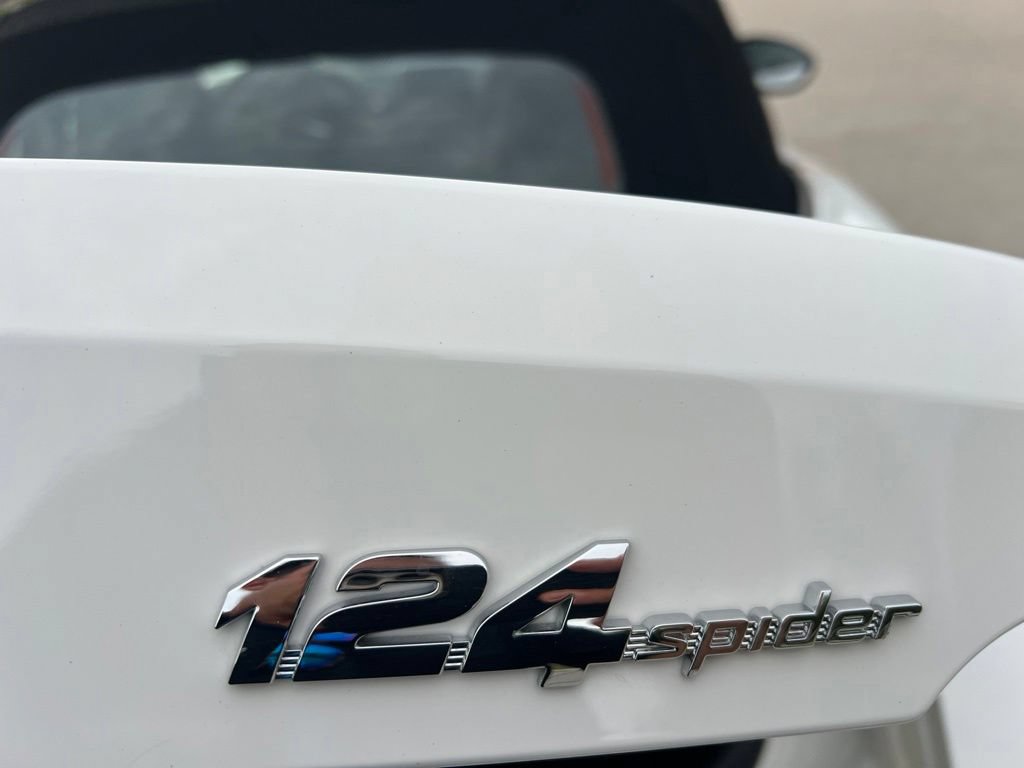 Used 2018 FIAT 124 Spider Classica w/ Technology Group RWD image 12
