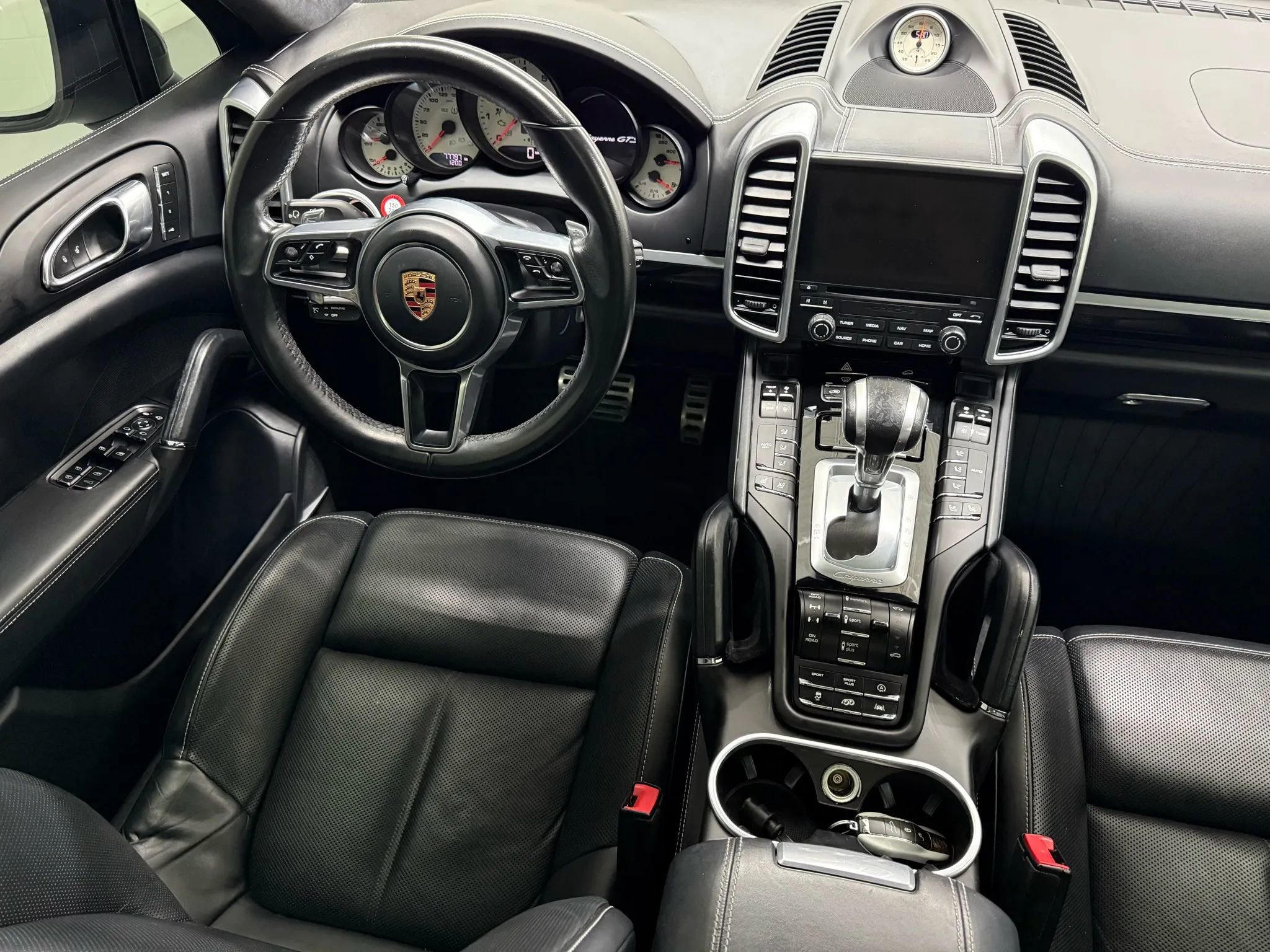 Used 2018 Porsche Cayenne GTS w/ Premium Package Plus image 31
