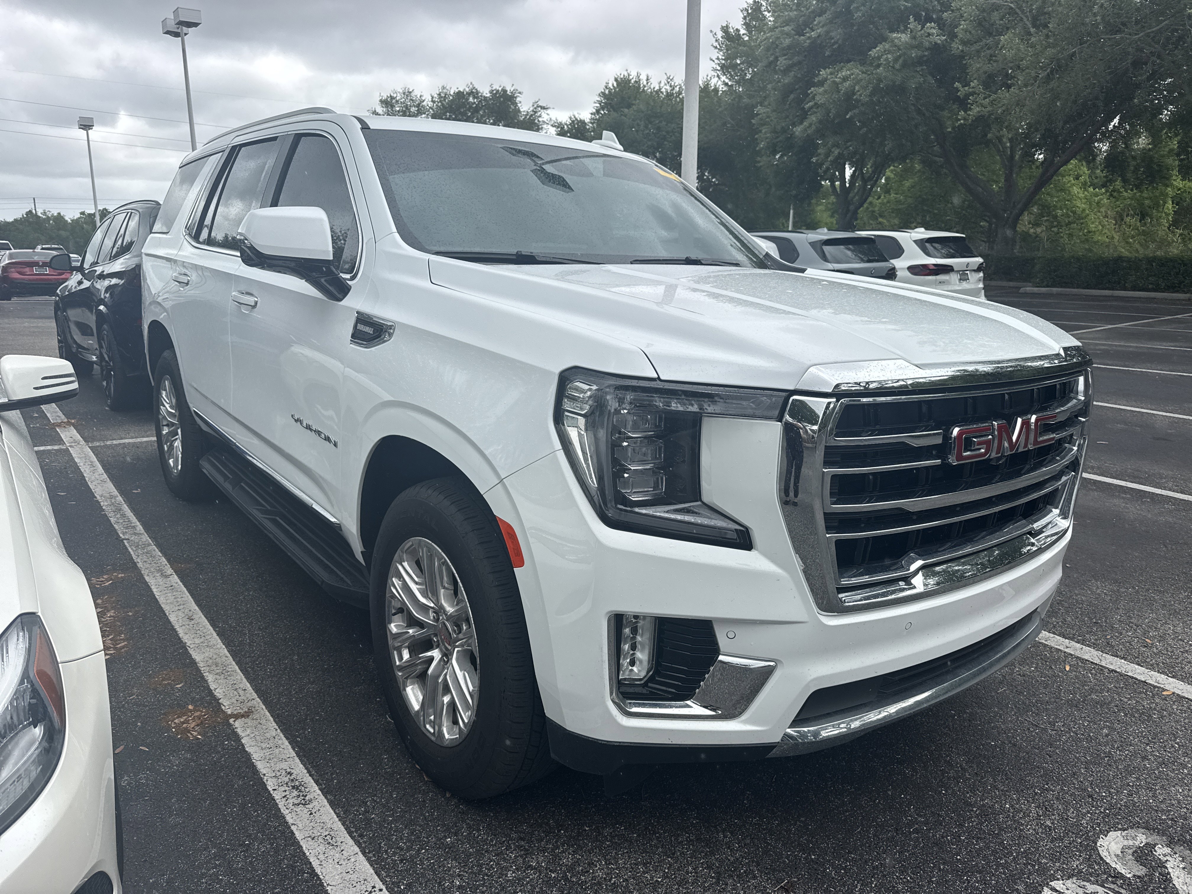 Used 2024 GMC Yukon SLT w/ SLT Luxury Package image 1