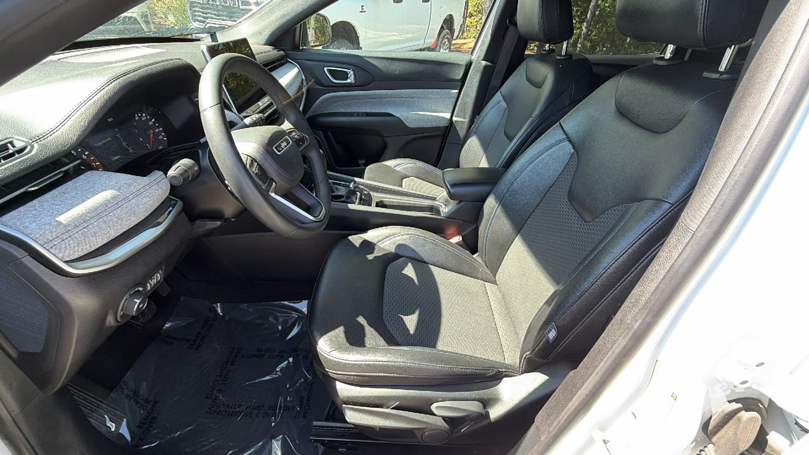 Used 2024 Jeep Compass Latitude AWD/4WD image 16