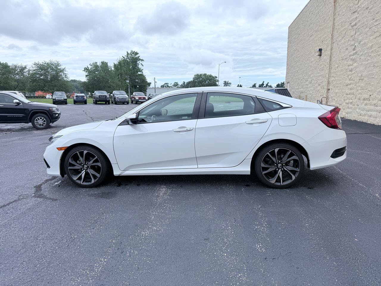 Used 2021 Honda Civic Sport image 2