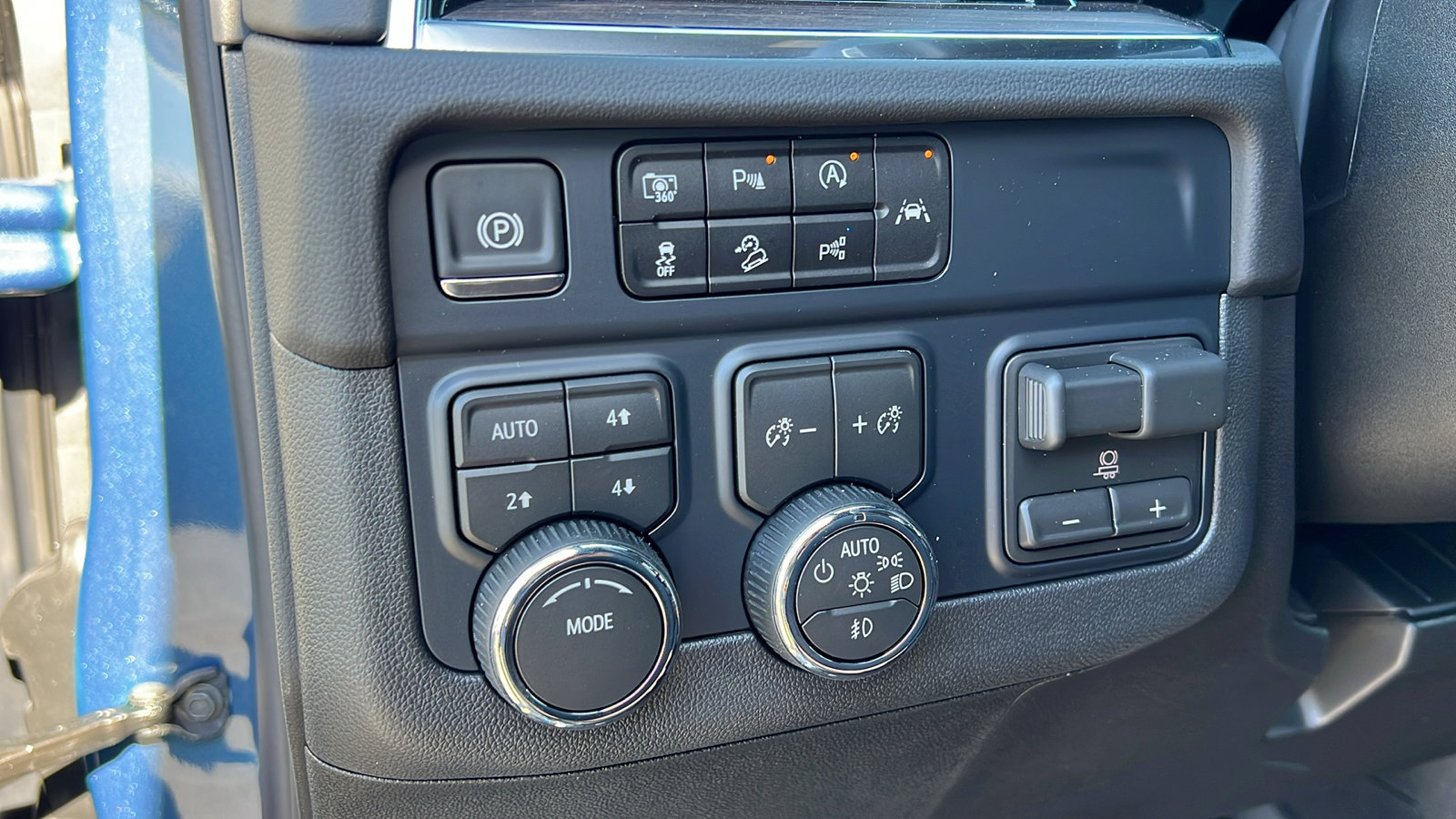 New 2026 Chevrolet Suburban LT w/ Comfort Package image 33