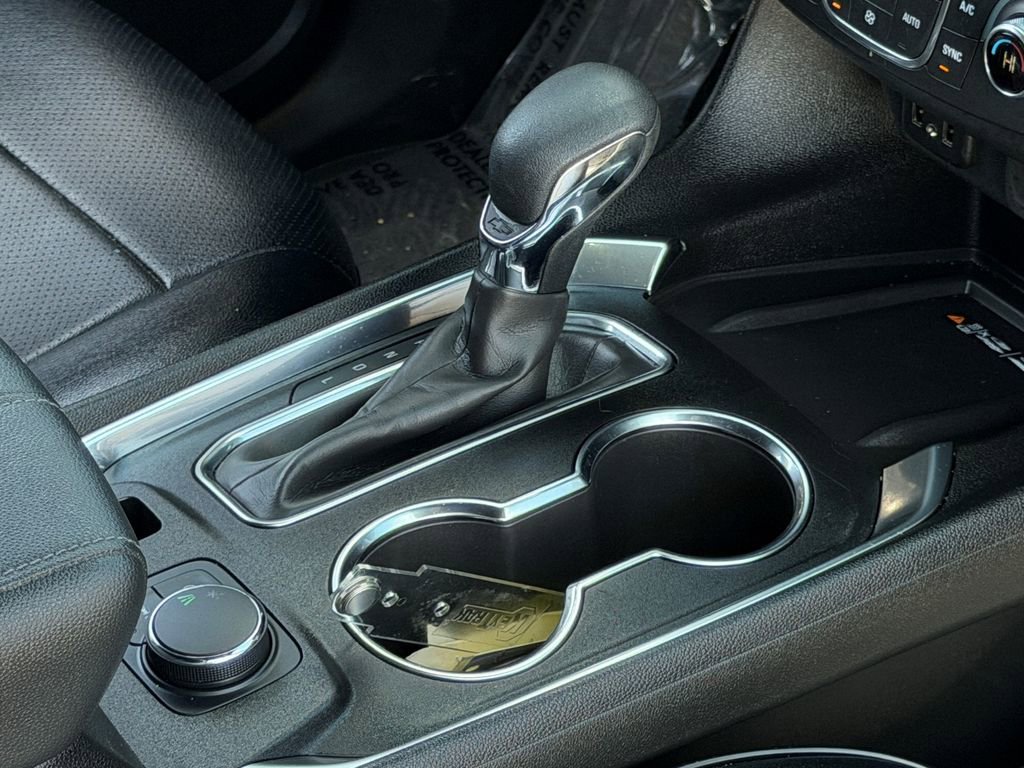 Used 2023 Chevrolet Traverse LT image 10