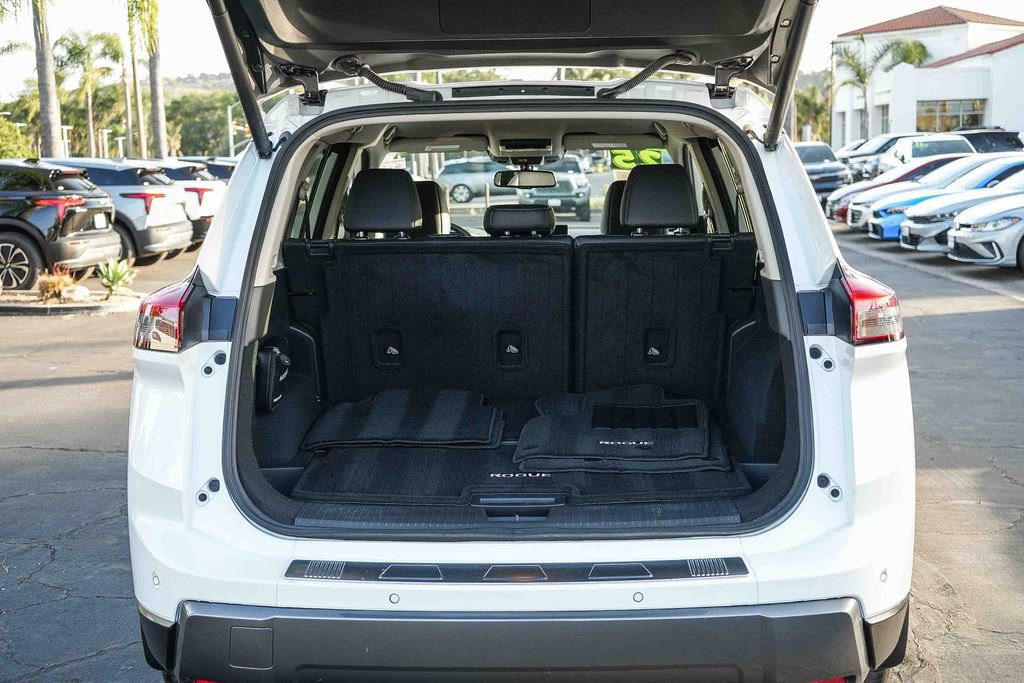 Used 2025 Nissan Rogue SL FWD image 24