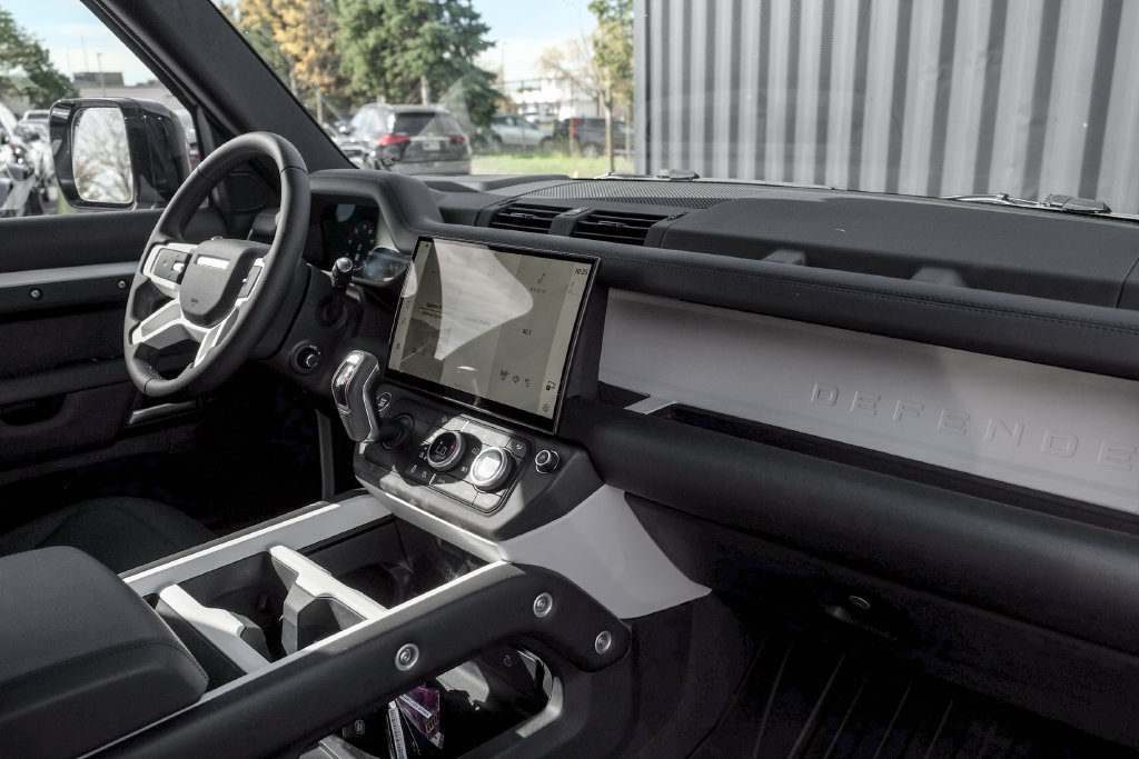 New 2026 Land Rover Defender 110 X-Dynamic SE AWD/4WD image 23