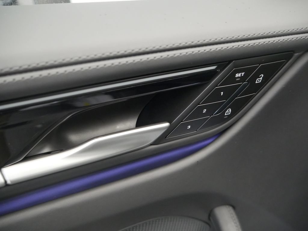 New 2026 Porsche Macan 4 Electric AWD/4WD image 18