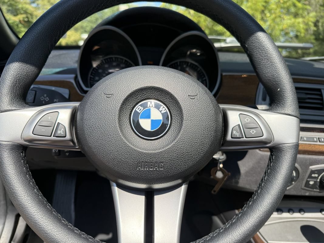 Used 2004 BMW Z4 2.5i RWD image 21