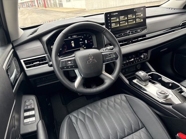 Used 2025 Mitsubishi Outlander SEL image 28