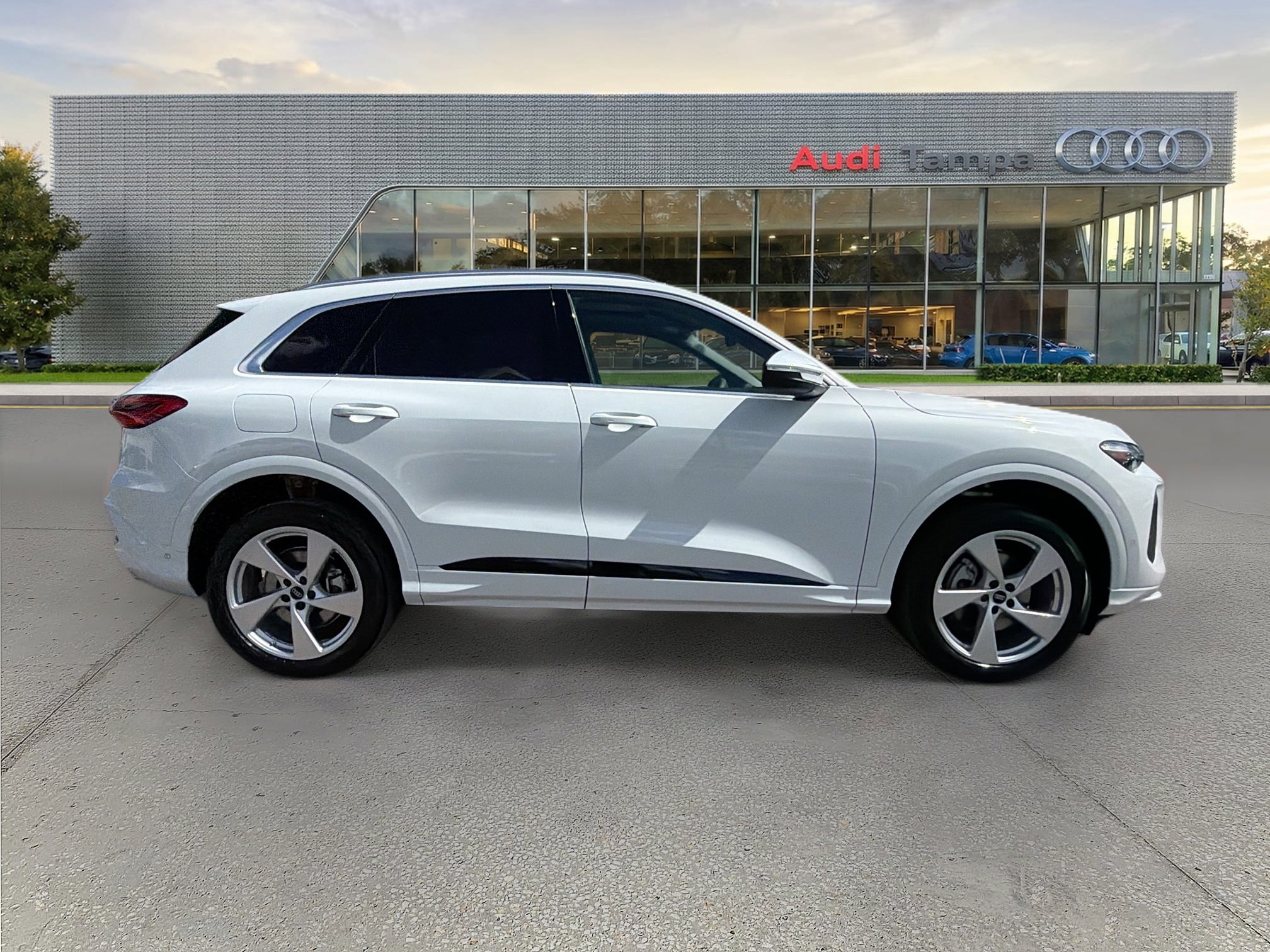 New 2025 Audi Q5 Premium Plus image 2