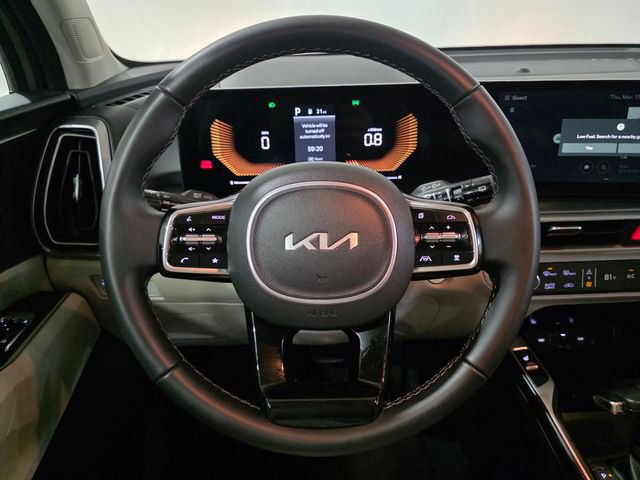 Used 2025 Kia Sorento S image 16