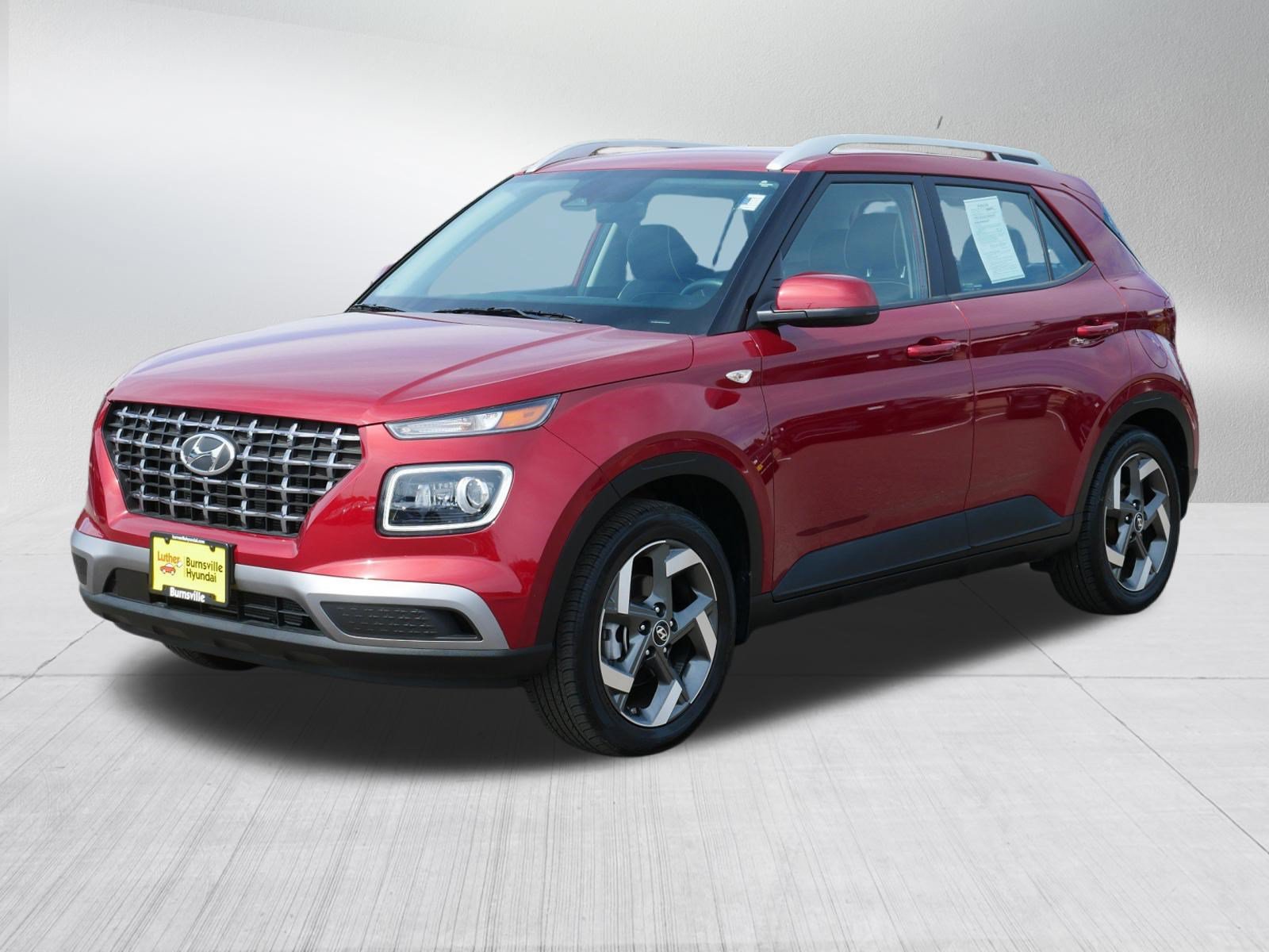 Used 2024 Hyundai Venue Limited FWD image 3