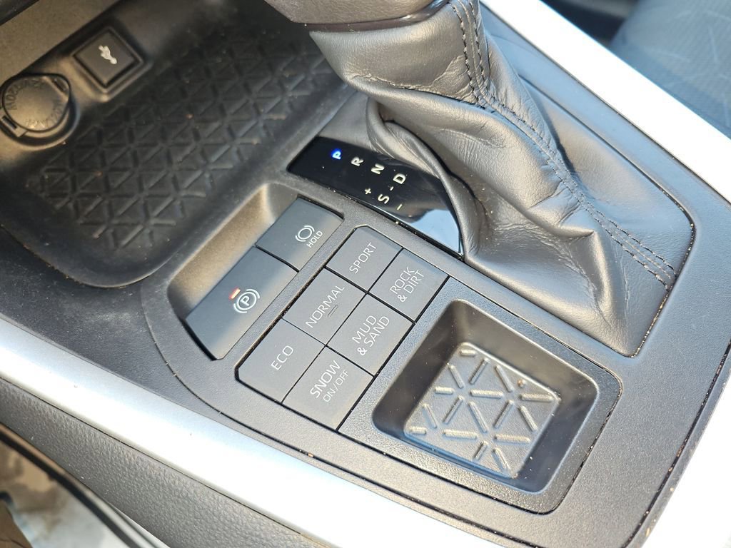 Used 2022 Toyota RAV4 XLE w/ Convenience Package image 39