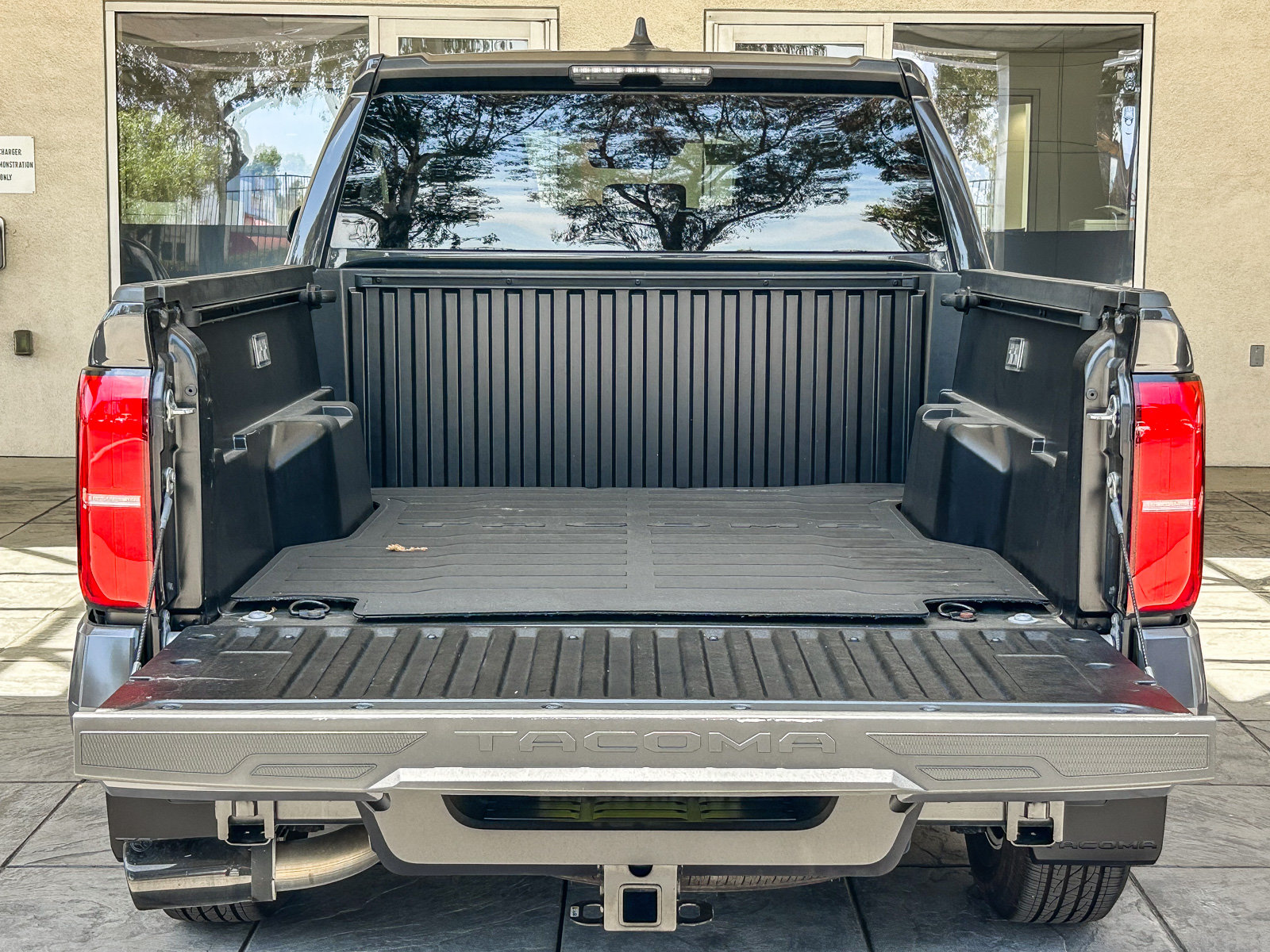 Used 2025 Toyota Tacoma SR5 AWD/4WD image 26