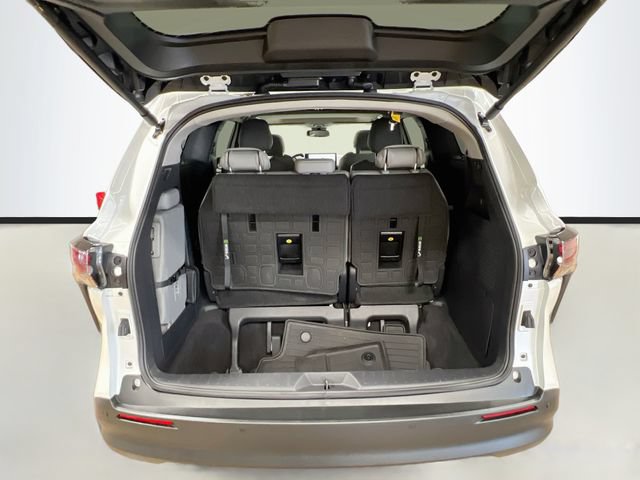 Used 2026 Toyota Sienna XLE FWD image 27