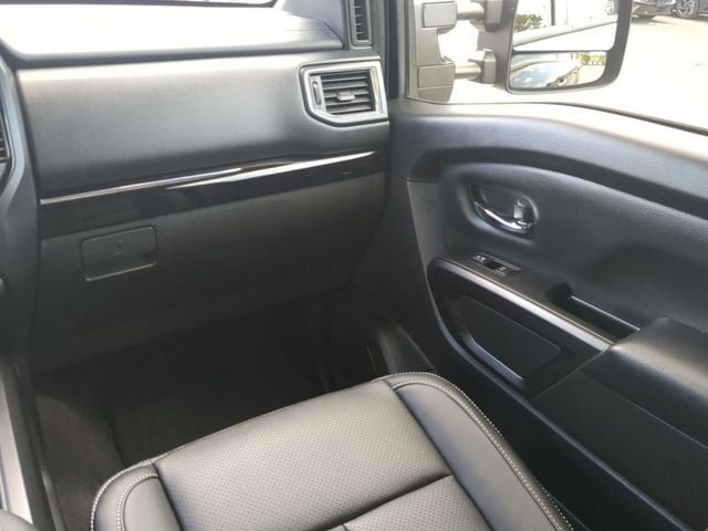 Used 2023 Nissan Titan SV w/ SV Convenience Package RWD image 15
