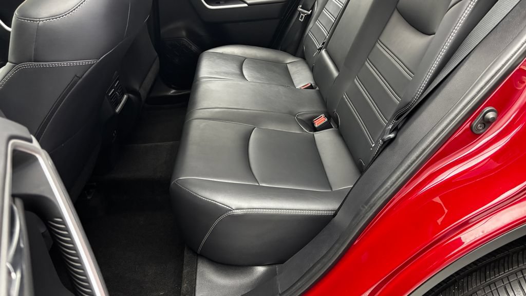 Used 2021 Toyota RAV4 XLE Premium AWD/4WD image 31