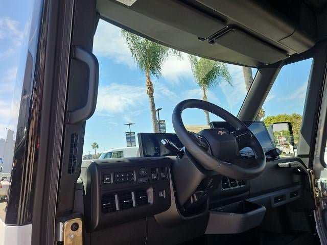 New 2025 Chevrolet Brightdrop 400 w/ Power Door Package AWD/4WD image 10