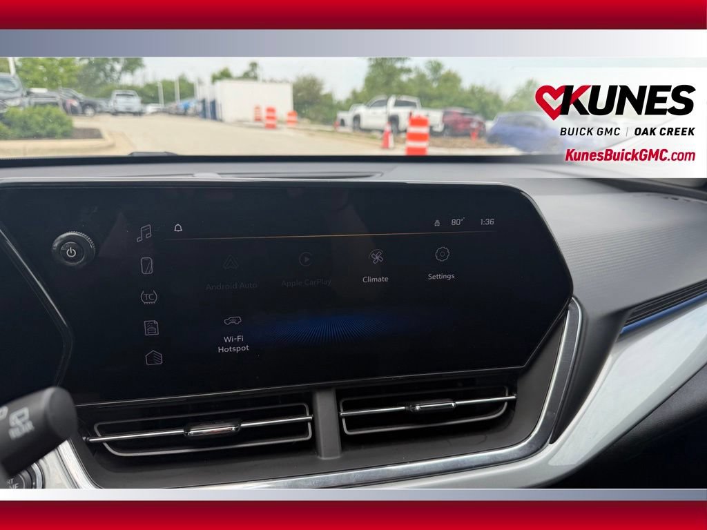 Used 2025 Chevrolet Trax LT FWD image 17