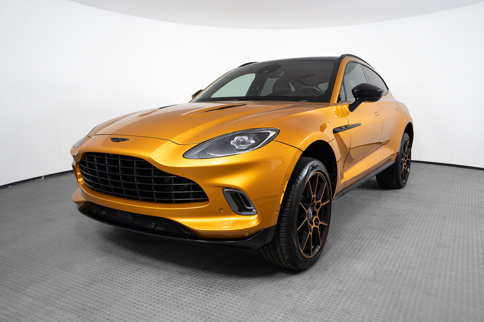 Used 2021 Aston Martin DBX AWD/4WD image 1