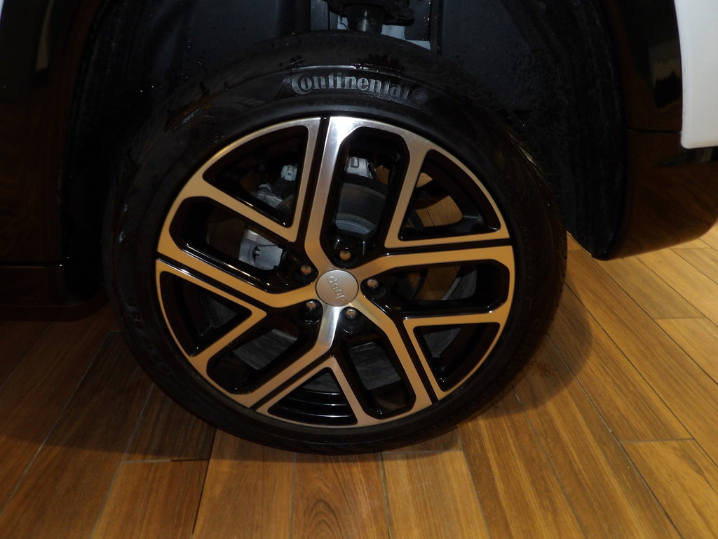 Used 2024 Jeep Compass Limited w/ Elite Group image 9