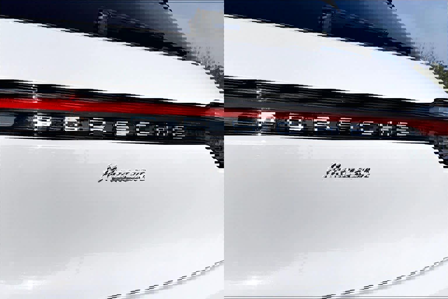 Used 2025 Porsche Macan image 11