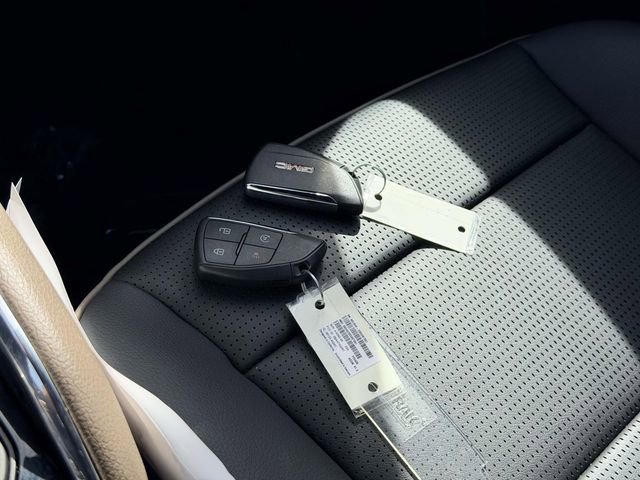 Used 2024 GMC Canyon Denali image 3