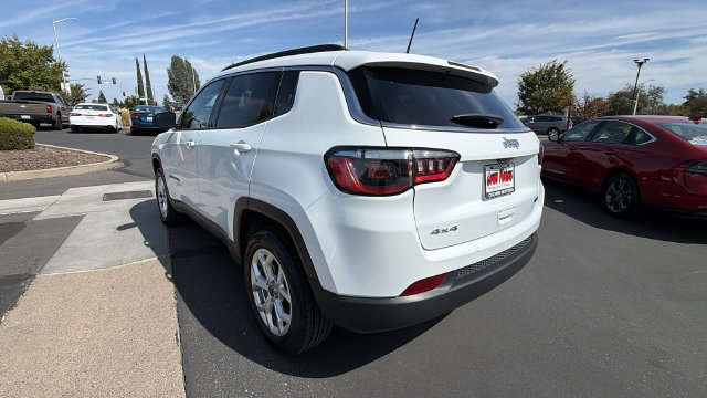 Used 2025 Jeep Compass Latitude AWD/4WD image 6