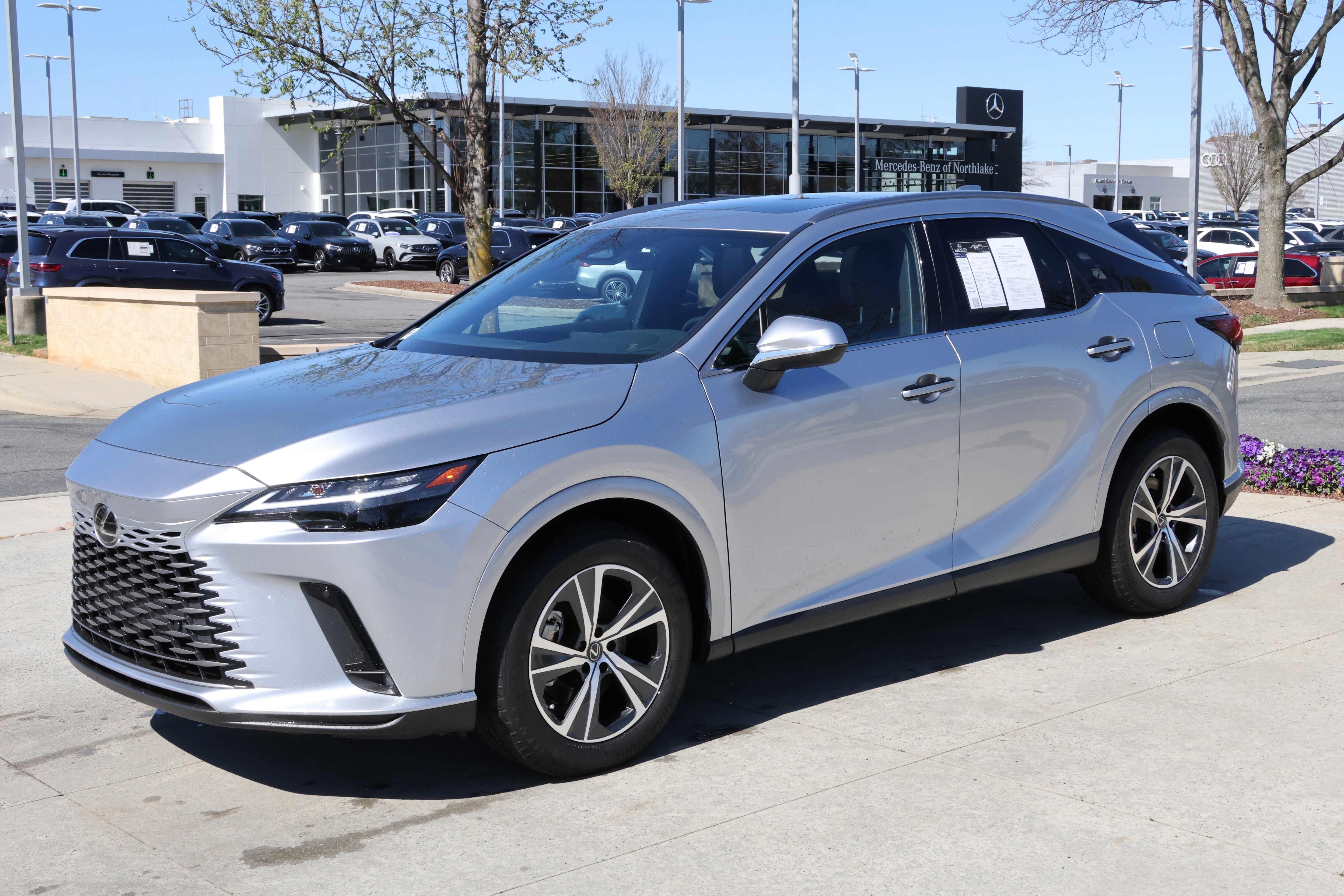 Used 2025 Lexus RX 350 Premium w/ Accessory Package (Z1) image 5