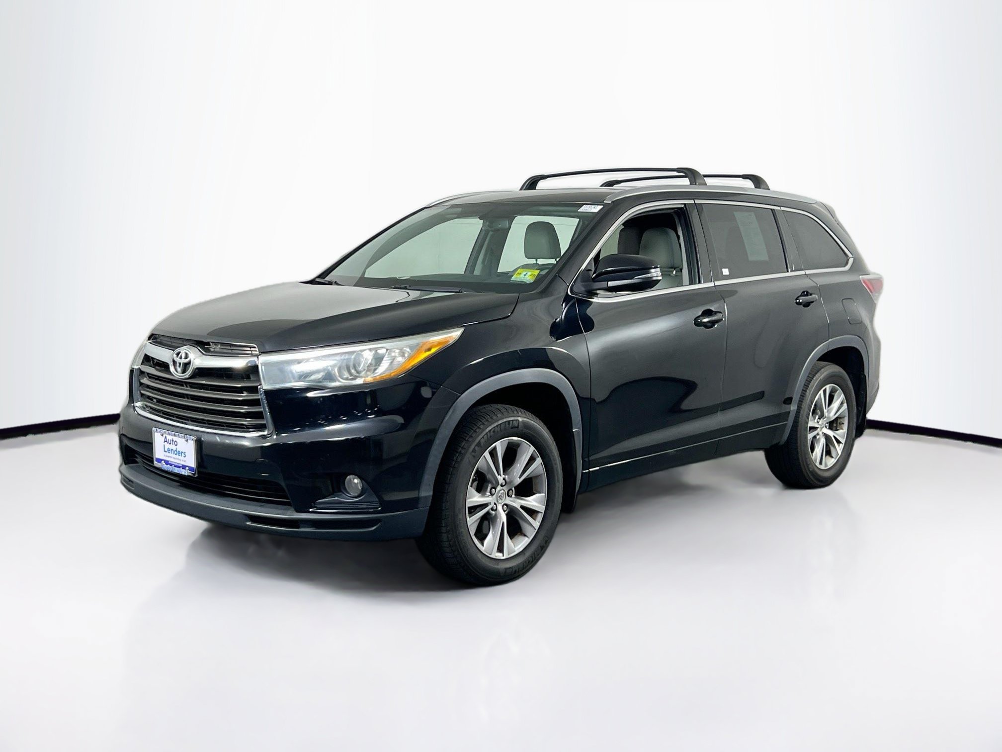 Used 2015 Toyota Highlander XLE AWD/4WD image 1