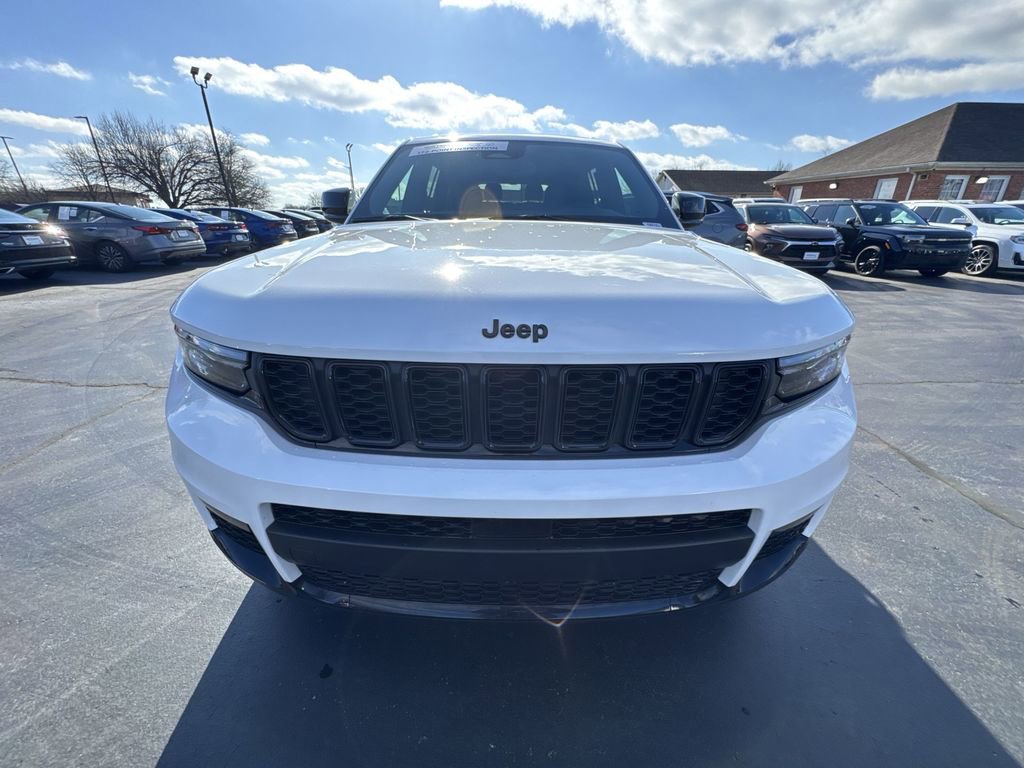 Used 2025 Jeep Grand Cherokee L Limited w/ Black Appearance Package image 27