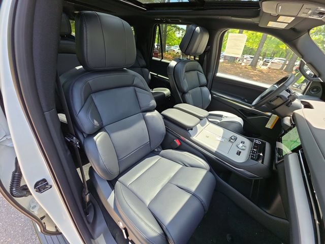 New 2025 Lincoln Navigator L Reserve w/ Jet Appearance Package AWD/4WD image 27