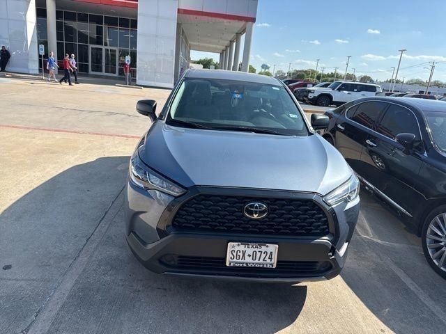 Used 2022 Toyota Corolla Cross L image 2