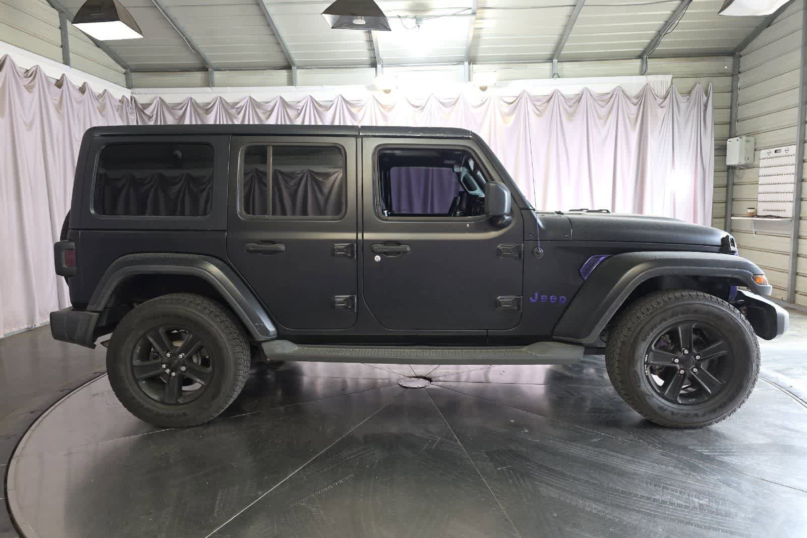 Used 2019 Jeep Wrangler Unlimited Sahara AWD/4WD image 9