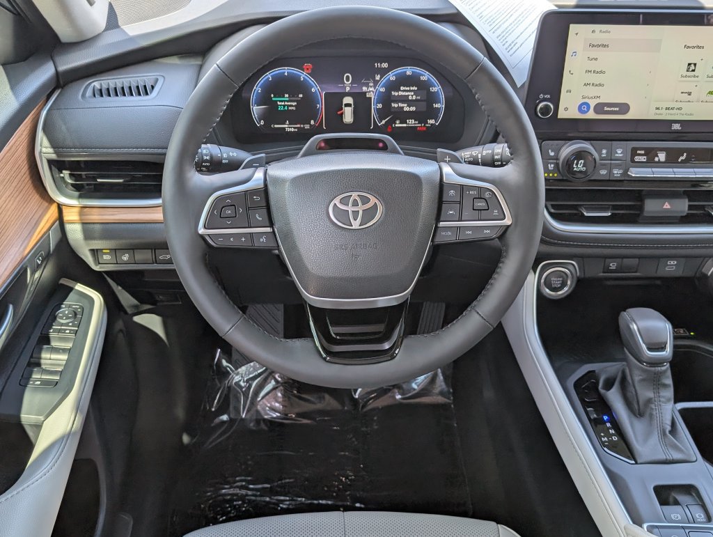 Used 2025 Toyota Grand Highlander AWD image 25