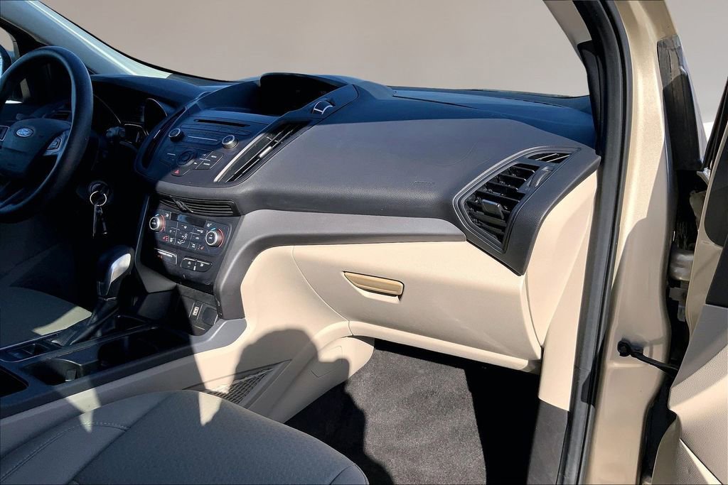 Used 2018 Ford Escape SE image 16